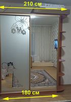 Шкаф-купе с зеркальными дверьми Состояние нового. Изящен. Вместителен.... Объявления Bazarok.ua